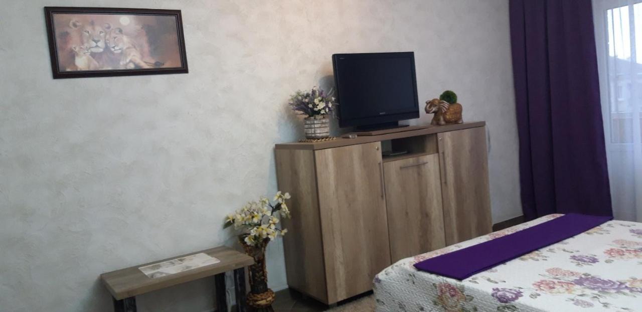 On Kamyanetskaya Street Apartment
